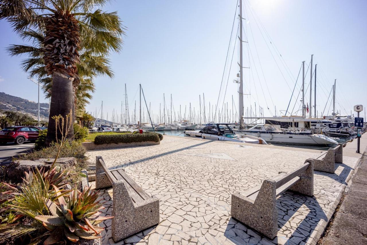 Aregai Marina Exclusive Seaside Apartments サント・ステーファノ・アル・マーレ エクステリア 写真